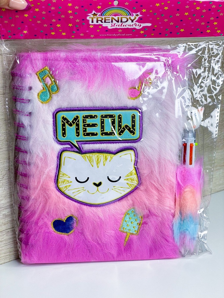 Cuaderno de peluche con lapicera