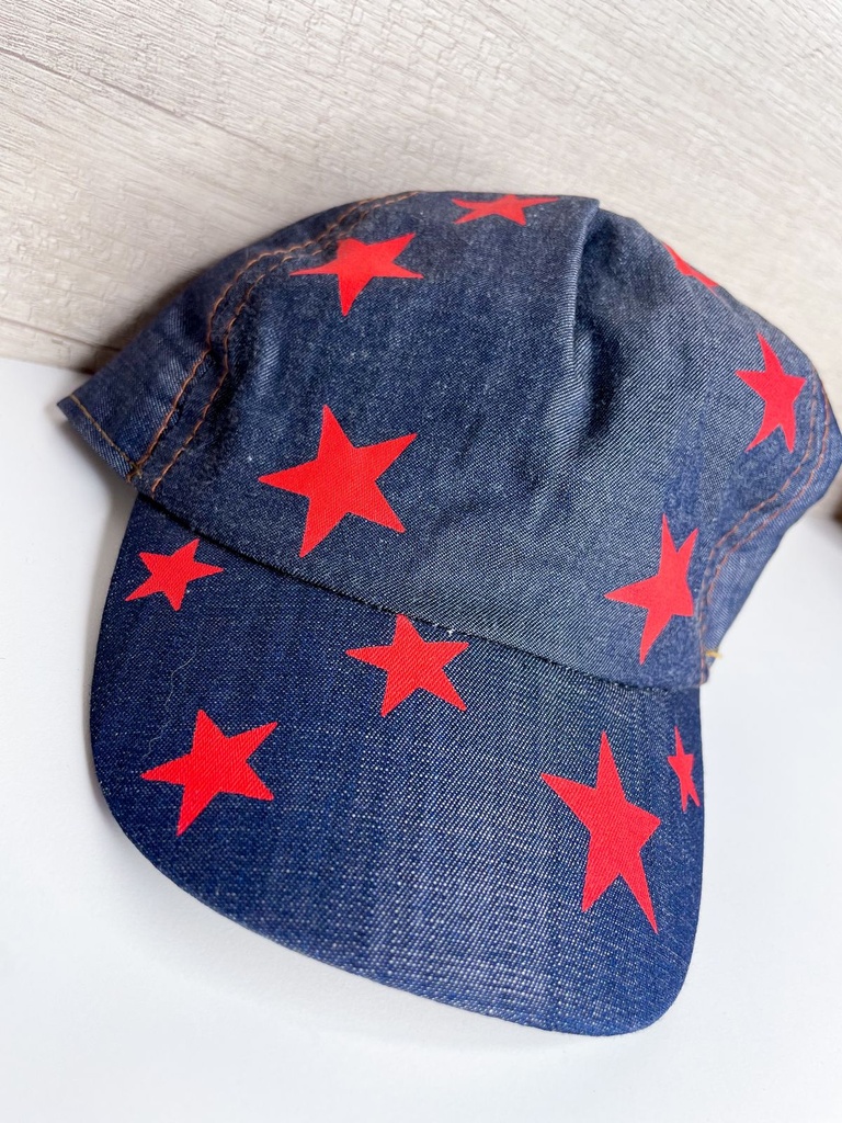 Gorra con estrellas niño